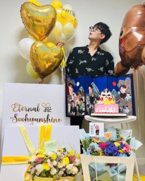 Kwon Soo-hyun Instagram - 항상 잊지 않고 기억해줘서, 
넘치도록 많이 축하해줘서 고마워 🥳

(케이크에 눈 옆에 점 있는 사막여우 누구야? 혹시 걔야?ㅋㅋㅋㅋㅋ🦊)