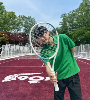 Kwon Tae Eun Instagram - #광고
라코스테가 브랜드 90주년을 맞아 남산타워에서 이벤트 팝업중입니다! 브랜드를 체험해볼 수 있는 이벤트 존이랑 이쁜 테니스코트까지 있으니 남산으로 산책가며 한번씩 놀러가보세용~~ (귀여운 굿즈는 덤😊)
#라코스테 #라코스테90주년 #lacostecelebrates90