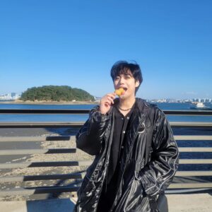 Kwon Tae Eun Instagram - 탕후루 먹어봤다. 너무 달다. 당뇨 걸릴 것 같은 맛이다. 설탕토마토가 훨씬 맛있다.
탕후루 후기 끝😶