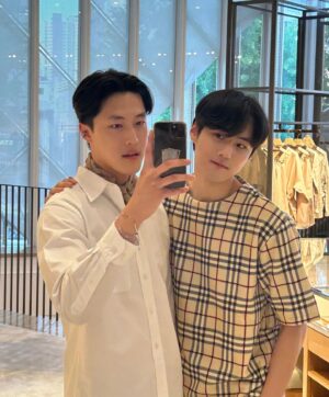 Kwon Tae Eun Instagram - Thank you @burberry 

모두들 즐거운 일요일 보내세요~