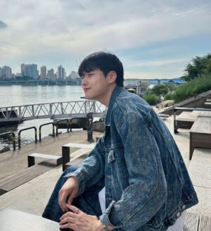 Kwon Tae Eun Instagram - 9월, 무슨 옷을 입어야할지 제일 모르겠는 달