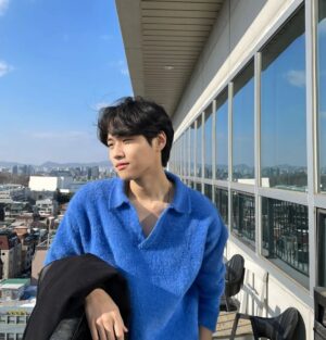 Kwon Tae Eun Instagram - 얼마 남지 않은 2022년. 남은 연말 행복하고 건강하게 보내세요😍♡