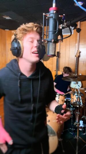 Ky Baldwin Instagram - heathens #twentyonepilots #cover