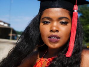 Kyanna Simone Simpson Instagram - 👩🏾‍🎓 Get dat bread, get dat CRED🎓, then leave✌🏾
•
📸: @senaiteshots 
SENAITE MURRAY ON THE NIKON Y.A.K.
•
Hair by: @tairon_salahuddin 😁💖
•
Face beat by.... MEEE😏💁🏾‍♀️
•
#ClassOf2020 #UGA #GoDawgs  #DreamsDoComeTrue #IHopeYouDance