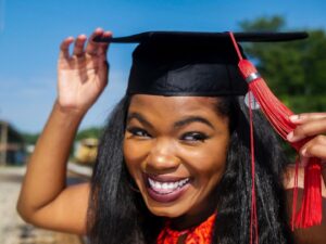 Kyanna Simone Simpson Instagram - 👩🏾‍🎓 Get dat bread, get dat CRED🎓, then leave✌🏾
•
📸: @senaiteshots 
SENAITE MURRAY ON THE NIKON Y.A.K.
•
Hair by: @tairon_salahuddin 😁💖
•
Face beat by.... MEEE😏💁🏾‍♀️
•
#ClassOf2020 #UGA #GoDawgs  #DreamsDoComeTrue #IHopeYouDance