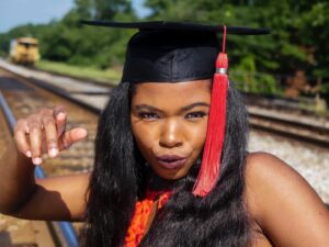 Kyanna Simone Simpson Instagram - 👩🏾‍🎓 Get dat bread, get dat CRED🎓, then leave✌🏾
•
📸: @senaiteshots 
SENAITE MURRAY ON THE NIKON Y.A.K.
•
Hair by: @tairon_salahuddin 😁💖
•
Face beat by.... MEEE😏💁🏾‍♀️
•
#ClassOf2020 #UGA #GoDawgs  #DreamsDoComeTrue #IHopeYouDance