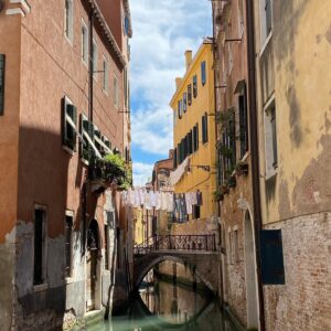 Kyle Allen Instagram - “think we can pull this off? “
.
“Nah”
.
“Try it any way?”
.
“Yeah.”
.
“I’ll bring sandwiches”

#the #medici #areabsolutely #ridiculous #conceptually #imabigfan #venice and #florence #areincredible #secrethashtagclub #whatis #yourfavorite #sandwich #iloveyouall #greatjob #italians #lovewhatyouvedonewiththeplace