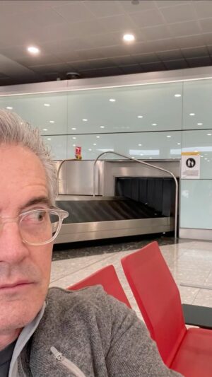 Kyle MacLachlan Instagram - just touched down in london town ✈️🇬🇧⚡️👑🫨