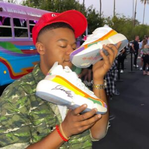 Kyle Massey Instagram - Congratulations @c.syresmith on the @msftsrep drop and the Dope ass @newbalance #GoodVibes #Trippy2021 signed 1 of 1👇🏽👇🏽📸 @_brodytodd_
