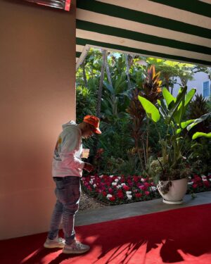 Kyle Massey Instagram - Remember that wherever your heart is, there you will find your treasure…. Currently my heart is @bevhillshotel 🤗 tag the first thing you see 👇🏽👇🏽👇🏽👇🏽👇🏽 #legendlunch @misfits