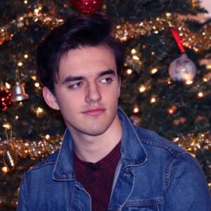 Kyle Meagher Instagram - Blue Christmas 💙

New YouTube video up, go check it out! 
Link in bio. 

#music #musician #blue #christmas #BlueChristmas #WhyIsntItChristmas #LiterallyCantWait