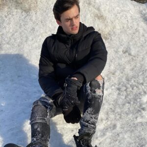 Kyle Meagher Instagram - ✨Inspiring✨

yea I’ve really been working hard to get good at these ski skates and I think I’ve done it. Call me a ski skate master or something! @snowfeet_original 

#winter #skiskates #meanwhileincanada #snow #snowfeet