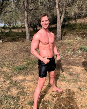 Kyle Pryor Instagram - What an awesome retreat @thelemonlodge.pt 🍋 working through the @iceman_hof method, a total game changer, especially the breath work! 

I had been cold showering through the UK winter so the cold wasn't as bad as I thought it would be, I'd recommend anyone to try this and get stuck in. 

Big thanks to our hosts and @alex_vliege for guiding us through the process and bringing the good energy

🔥❄️