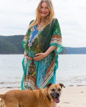 Kym Jackson Instagram - When you make your husband take preggo pics of you but then all you want to do is play with your doggo… 

📸 : @realandrewsteel 

#preggo #doggo #pregnant #pregnantwithendometriosis #pregnantat40 #pregnantover35 #endometriosis #pregnantover40 #ivfsuccess #ivf #ivfjourney #ivfaustralia #cityfertilitycentre #isabella #jaxxsteel #northernbeaches #beachlife