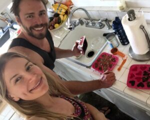 Kym Jackson Instagram - Not hinting or anything but if someone happens to find love heart shaped soft plastic ice cube thingies in Australia mayyyybe let me know… the homemade low sugar chocolates only seem to appear in the fridge when we have these around!!! 🤷‍♀️🤷‍♀️

#homemadefood #homecooking #ketoaustralia #chocolate #chocolovers #nom #husband