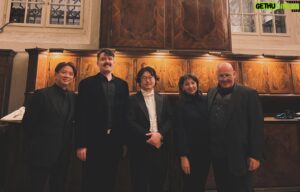 Kyohei Sorita Instagram - Memorial Concert for W.A.Mozart at Stephansdom 

-Soloist- 
Soprano - Ileana Tonca 
Alt / Countertenor - Daichi Fujiki @daichi_fujiki 
Tenor - Ted Black @tedblacktenor 
Bass - Wolfgang Bankl @wolfgang.bankl 
@wienerstaatsoper 

Orchestral - Wiener Domorchester
Conductor - Kyohei Sorita @kyoheisorita 

ーーーーーーーー

Wiener Domorchester & ウィーン国立歌劇場のベテラン・ソリスト方、同歌劇場の男性合唱の皆さんとの『Requiem』
そして今回、指名させて頂いた藤木の兄貴にもサポートして頂き、大成功で幕を閉じました。終演後、ソプラノのIleanaさんの目には涙が… 
一生忘れない貴重な日となりました。
📸
1)〜終わりの瞬間〜
追悼コンサートなので拍手は無し
代わりに消灯して大聖堂のベルでさようならの合図🔔
2)withスーパーソリスト
3)with心のサポーター
4)指揮台