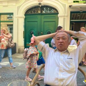 Kyohei Sorita Instagram - 最後の弟子の1人として、これからも顔を上げて勉強するから、またどこかで聴きに来て下さいね…
亡くなる2日前、最期に電話を掛けてくれて話した先生との沢山の約束、忘れません。
弾くといつも喜んでくれてた『Widmung』追悼式で弾いたけど届いてたかな。  じゃあ先生、またね。

As one of his last student, I will continue to study “conducting”, so please come and listen to me again somewhere... 
I will never forget the many promises that I made to him two days before he passed away, when he called me and talked to me for the last time. I played "Widmung" at the memorial service, which he was always happy to listen me play, but I wonder if he got it. See you again, my maestro.

#RIP #conductor #professor