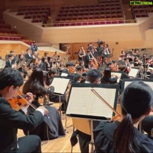 Kyohei Sorita Instagram - Looking forward to seeing you at the concert.
#Suntory presents “Special Concert with @japan_national_orchestra “ 

F.Chopin / Piano Concerto No.1 Op.11
J.Brahms / Symphony No.1 Op.68

ーーーーーーー
今日は皆んなで燕尾服や本番服を着て、来年テレビで放送されるプログラムの収録しました。
発表するのがとても楽しみですが、先に少しだけ模様をお届け🙋‍♂️
明日はサントリー主催の特別コンサート。
特別なウイスキー「響」を見たり、試飲も実際に出来たりすると言う事なのでじっくり楽しんでください。
お酒の都合上、２０歳以下の方は御来場出来ないのですが当日若干数席を開放するらしいので、ショパン/協奏曲1番 & ブラームス/ 交響曲第1番、是非聴きに来てね！！

#サントリー #ウイスキー #響 #hibiki 
#Brahms #symphony #chopin #piano #concerto
#japannationalorchestra #jno #kyoheisorita #反田恭平