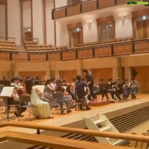 Kyohei Sorita Instagram - Japan National Orchestra @japan_national_orchestra 夏のツアーが明日からスタート！
 
~ Program ~
Cello Soloist / Keisuke Morita, Yuya Mizuno 
Piano & Conductor / Kyohei Sorita
Japan National Orchestra 

W.A.Mozart : Piano Concerto No.15 K.450 in B-flat Major
P.I.Tchaikovsky : Variations on a Rococo Theme Op.33 
W.A.Mozart : Symphony No.40 in G minor K.550

今回はモーツァルト自身も「最も難しい協奏曲」と言葉を遺したとも言われている第15番ピアノ協奏曲K.450をはじめ、ソリストにコアメンバーの森田啓介くん @keisuke0501 & 水野優也くん @ym9892 のダブル・ソリストでチャイコフスキー/ロココ風の主題による変奏曲を各地演奏します。

そして後半には今日のリハの動画内でも演奏している、本プログラムのメイン、モーツァルト/交響曲第40番KV.550。

各地完売で皆さまの所へ伺えるのがとても楽しみです。*8/29福井公演のみ、僅かですが若干枚数ありますのでお早めにお求めをお願いします。　

ーーーーーーーーーーーーーーー

そして遂に、水野優也のデビューアルバム『コダーイ/無伴奏チェロソナタ & ショパン/チェロソナタ』が明日からリリースします！

本ツアーでは終演後のサイン会も可能な限り考えておりますので、是非会場でCDもチェックして下さい！！

#JNO #japannationalorchestra #反田恭平
