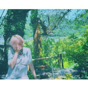 Kyoko Hinami Instagram - 【 ご報告. 】

日頃よりお世話になっている皆様
応援してくださっている皆様へ.

私事で大変恐縮ではございますが
この度、かねてよりお付き合いしていた方と
入籍いたしました事、ここにご報告申し上げます。

そして、現在私のお腹の中に
新しい命を授かっております。

突然の報告に驚かれた方もいらっしゃるかとは思いますが
ようやく体調も安定してきたため、
このようなタイミングでのご報告となりました。

お仕事につきましては
折を見て ゆっくり
再開できればと思っております。

まだまだ未熟ではありますが、
引き続き温かく見守っていただけますと
幸甚に存じます。

2023.10.23  日南 響子
