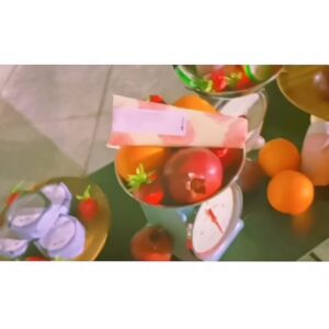 Kyoko Hinami Instagram - davines上陸10周年Eventに行ってきました🌿🕊

トークセッションでは
とても貴重なお話が聞けました。
特に環境問題については
自分の認識よりも遥かに深いところにあり、
地球や自然と生命との関わり方を
もう少し見つめ直してみたいなと。

自分の隣に居る人を、そして周りに居る人達や環境のことを。
そうした思考のその先に
美があるのだとお話されていました。

作っている人達がまず生活の中でそれらを実践し、研究し、商品の容器や素材などに活かされて、環境や人の体に優しい商品が生み出されているということ。

どんなものにも限りがあって
必ず終わりが来るものだけれど、

その当たり前なことがどこか人々の中で
薄れてしまってるのではないかと
考える時間が新たに生まれました。

サスティナビリティという言葉。
まだまだ日本では
浸透率が低い気がしますが
自分が生かされている事に
感謝し、環境や人々に寄り添える
感覚を忘れずに生きていきたいです。

@davinesjapan
@davinesofficial
#davines #ダヴィネス #サステナブルコスメ #サステナブルビューティー #pr

6枚目📷@rikarin0526
1.4.7枚目📷:@si_oux