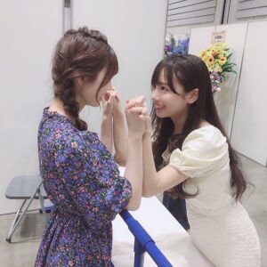 Kyoko Saito Instagram - .
2019.8.20 blog～
久しぶりの投稿です🙇‍♂️
これが齊藤京子の握手会の様子です！！！
近すぎますね〜🥺🥺🥺
.
#日向坂46 #けやき坂46 #齊藤京子#加藤史帆#佐々木美玲#佐々木久美#高本彩花#東村芽依#潮紗理菜#井口眞緒#柿崎芽実#高瀬愛奈#影山優佳#渡邉美穂#小坂菜緒#松田好花#富田鈴花#河田陽菜#濱岸ひより#金村美玖#丹生明里#宮田愛萌#上村ひなの
 #きょんこ#ラーメン大好き齊藤京子です