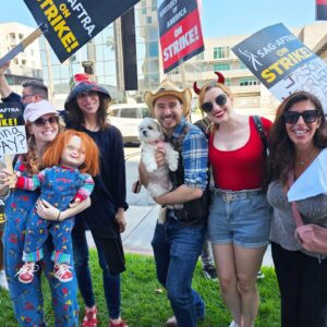 Kyra Elise Gardner Instagram - What a wonderful day striking for @sagaftra and celebrating the horror genre with friends old and new! 🖤 Thank you @barbaracrampton @breagrant & @maggielevin for organizing! Swipe for the most wholesome picket line photo 🥹 #sagstrike #wgastrike