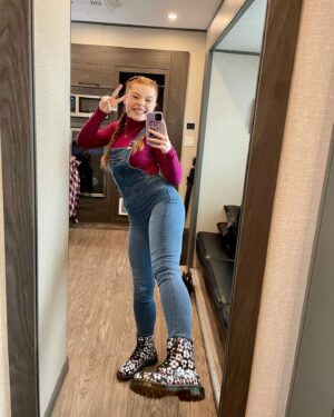 Kyra Leroux Instagram - Season 5 photo dump!!!🤪

Comment what you wanna see Britta get up to in season 6...😉
#riverdale #riverdalebts #riverdaleseason5
