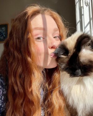 Kyra Leroux Instagram - Tried to take selfies with Fluffy.... was moderately successful