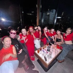 LUNA (MaryJane) Instagram - 🌹RED BIRTHDAY PARTY🌹
@djizumi がplayするからと @ortokyoofficial に移動したら、まさかのBig surprise🎁
事務所総勢アーティスト、なかなか夜遊び出来ないママや、仕事でお世話になってるスタッフさん、忙しい中駆け付けてくれた皆んなに本当にありがとうございました😭🙏
新たな1年のスーパーチャージになりました🪫🔋