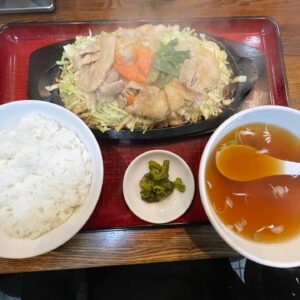 LUNA (MaryJane) Instagram - ソウルフード🥢千徳「じゅうじゅう焼き」
先代から息子に繋がれ2代の味を噛み締めてます😋
私のオススメはハラペーニョソースで味変👍🏻
#戸越
#地元飯