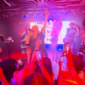 LUNA (MaryJane) Instagram - 伝説のイベント4年振りの復活は世界が変わってしまいすぎて、会場のアナウンスでも頑なに
「動画をSNSアップされる際はご来場者個人の倫理観をフルに使って判断していただくようお願い申し上げます🙏」
4年間で地球がひっくり返ったのよ🌎
ですので私も倫理観を持ち、もう一度見直してアップしていこうと思っています✨
会場はパンパンの大盛況に大役の審査員に呼んで頂きありがとうございました🙏
皆んなでのICHIBANは最高に楽しかった☝🏼
オネエスタイルダンジョンへ出演者、スタッフの皆様、本当にお疲れ様でした!!!!
オーガナイズQUEEN @aromu_namie 💋