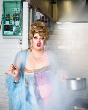 La Briochée Instagram - 🥖Where is Briochée ?! She's in the kitchen🥖

La Briochée aux fourneaux dans les cuisines de @madamearthur 

📸 : @teresasuarezphoto
Wig by @wigtsublu
Dress by @artofdiucelu

#dragshow #dragqueen #dragrace #dragracefrance #rpdr #transdrag #cabaret #cabaretshow #transgenre #transgirl #lgbtq🌈 #queer #queerartist #plussize #plussizemodel