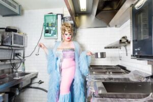 La Briochée Instagram - 🥖Where is Briochée ?! She's in the kitchen🥖

La Briochée aux fourneaux dans les cuisines de @madamearthur 

📸 : @teresasuarezphoto
Wig by @wigtsublu
Dress by @artofdiucelu

#dragshow #dragqueen #dragrace #dragracefrance #rpdr #transdrag #cabaret #cabaretshow #transgenre #transgirl #lgbtq🌈 #queer #queerartist #plussize #plussizemodel