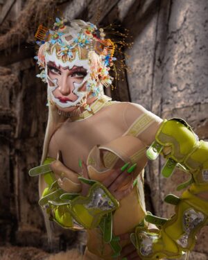 La Grande Dame Instagram - DOUBLE FINALISTE 
a post apocalyptic bride 
Head piece by @rasaviljewelry 
Dress by @windowsen 
Nails by @lapetitejesse 
Photo by @ranobrac