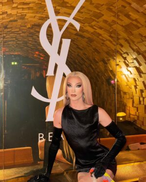 La Grande Dame Instagram - night out, legs out, shine out launching #YSLLOVESHINE #makeup @yslbeauty 🖤