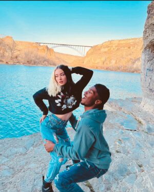 La'Darius Marshall Instagram - Big & Little ❣️
•
•
•
 Lexi I love you and will always cherish you as my first born child 🫶🏾✨ #5YearDifference #Family