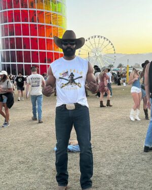 LaMonica Garrett Instagram - Swipe ⬅️ A week late with my appreciation post, had to fly out of @stagecoach mid day Sunday to catch a flight to Fort Worth, TX to start work, and we've been going non stop since Monday morning, 6am 😓! But to say I had an amazing time this weekend would be an understatement! Thank you @101studiosco  @yellowstone @paramountplus & @stagecoach for having me! It was great meeting everyone who came to the #yellowstonetv pop-up tent! And @ianbohen @dave_annable @thejenlandon Y'all are the best, we gonna pick up right where we left off when y'all get to Texas. Have way more pics to share, IG shut me down with only 10 per post.. Gonna phone dump  in stories.. haha 🤙🏾🤙🏾 #1883TV #yellowstone  #lionesspplus #buffalosoldier @101studiosco #paramountplus  #comptoncowboys  #emline #postmalone #diplo #stagecoach
