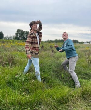 Lachlan Buchanan Instagram - Fall (Autumn in English) has been pretty cool so far. Pun intended haaaa 🎃 🍂 

#Fall #Autumn #Travel #Mates #DadJoke #GoodTimes #Paris #Michigan #BassLake #Chicago #BeesStings #ApplePicking #WeAreTheWeirdosMister