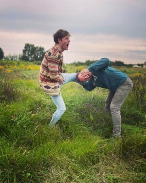 Lachlan Buchanan Instagram - Orchards 🍎 
Wineries 🍷 (maybe too many)
Pies 🥧 
Mates 🧑‍🌾
That’s a solid weekend right there 💪🏻 

#Michigan #Fennville #Countryside #applepicking #winery #mates #goodtimes #idiots