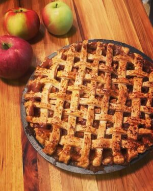 Lachlan Buchanan Instagram - Orchards 🍎 
Wineries 🍷 (maybe too many)
Pies 🥧 
Mates 🧑‍🌾
That’s a solid weekend right there 💪🏻 

#Michigan #Fennville #Countryside #applepicking #winery #mates #goodtimes #idiots