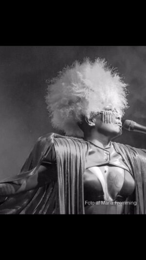 Lady Blackbird Instagram - Copenhagen! Thank you 🙏🏾 @brementeater 

📸 Maria fremming 

Cape @theeddiedebarr @_debakalis_ 

Mask @zanabayne
