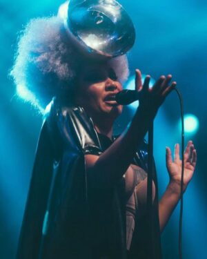 Lady Blackbird Instagram - So wonderful to experience summer in Warsaw for the first time. ☀️
The festival was skillfully curated and the crowd 
filled with radiant faces and magical feelings!!!!
Thank you everyone who’s come out to see me so far, grab tickets in the link in my bio for the upcoming tour! See you soon! 🖤✨

📸: matty.jackielski