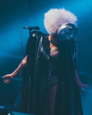 Lady Blackbird Instagram - So wonderful to experience summer in Warsaw for the first time. ☀️
The festival was skillfully curated and the crowd 
filled with radiant faces and magical feelings!!!!
Thank you everyone who’s come out to see me so far, grab tickets in the link in my bio for the upcoming tour! See you soon! 🖤✨

📸: matty.jackielski