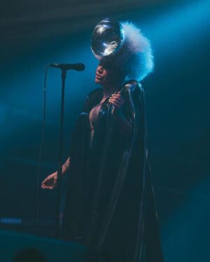 Lady Blackbird Instagram - So wonderful to experience summer in Warsaw for the first time. ☀️
The festival was skillfully curated and the crowd 
filled with radiant faces and magical feelings!!!!
Thank you everyone who’s come out to see me so far, grab tickets in the link in my bio for the upcoming tour! See you soon! 🖤✨

📸: matty.jackielski