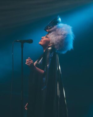 Lady Blackbird Instagram - So wonderful to experience summer in Warsaw for the first time. ☀️
The festival was skillfully curated and the crowd 
filled with radiant faces and magical feelings!!!!
Thank you everyone who’s come out to see me so far, grab tickets in the link in my bio for the upcoming tour! See you soon! 🖤✨

📸: matty.jackielski