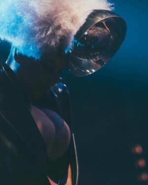 Lady Blackbird Instagram - So wonderful to experience summer in Warsaw for the first time. ☀️
The festival was skillfully curated and the crowd 
filled with radiant faces and magical feelings!!!!
Thank you everyone who’s come out to see me so far, grab tickets in the link in my bio for the upcoming tour! See you soon! 🖤✨

📸: matty.jackielski