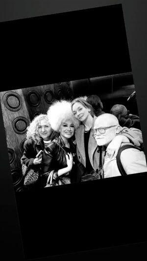Lady Blackbird Instagram - Fabulous time back in London Town with these 3 lovelies! @felixhoward @anna_derbyshire_ @louhart01 #bmg #london🇬🇧 #music #ladyblackbird #singer #songwriter #blackacidsoul #sohohouse