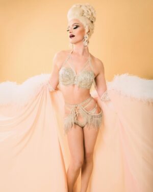 Lady Camden Instagram - Oh go on just one more… ⭐️💛🌙🌕🍯🟨
.
.
.
📸 @dragpaparazzi @tbuck9 
👙 @canova_studio 
💇‍♀️ @wigsbytips