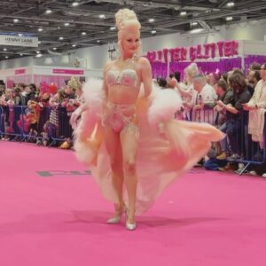 Lady Camden Instagram - Oh go on just one more… ⭐️💛🌙🌕🍯🟨
.
.
.
📸 @dragpaparazzi @tbuck9 
👙 @canova_studio 
💇‍♀️ @wigsbytips